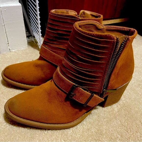 Qupid Size 5.5 Chunky Heeled Booties - Picture 1 of 4
